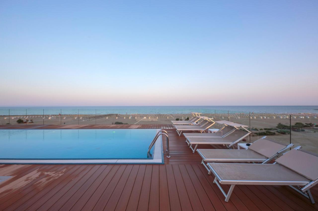 Hotel Monaco Каорле Экстерьер фото
