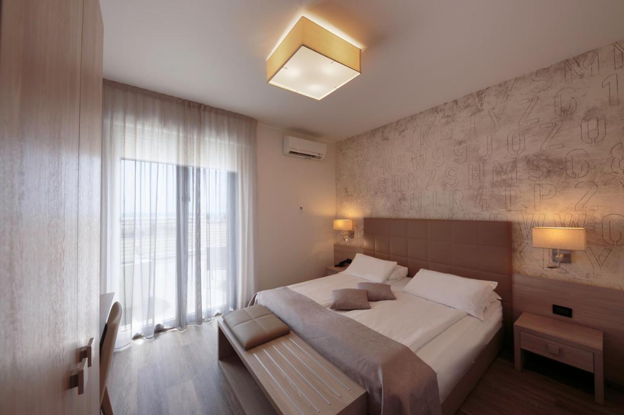 Hotel Monaco Каорле Экстерьер фото