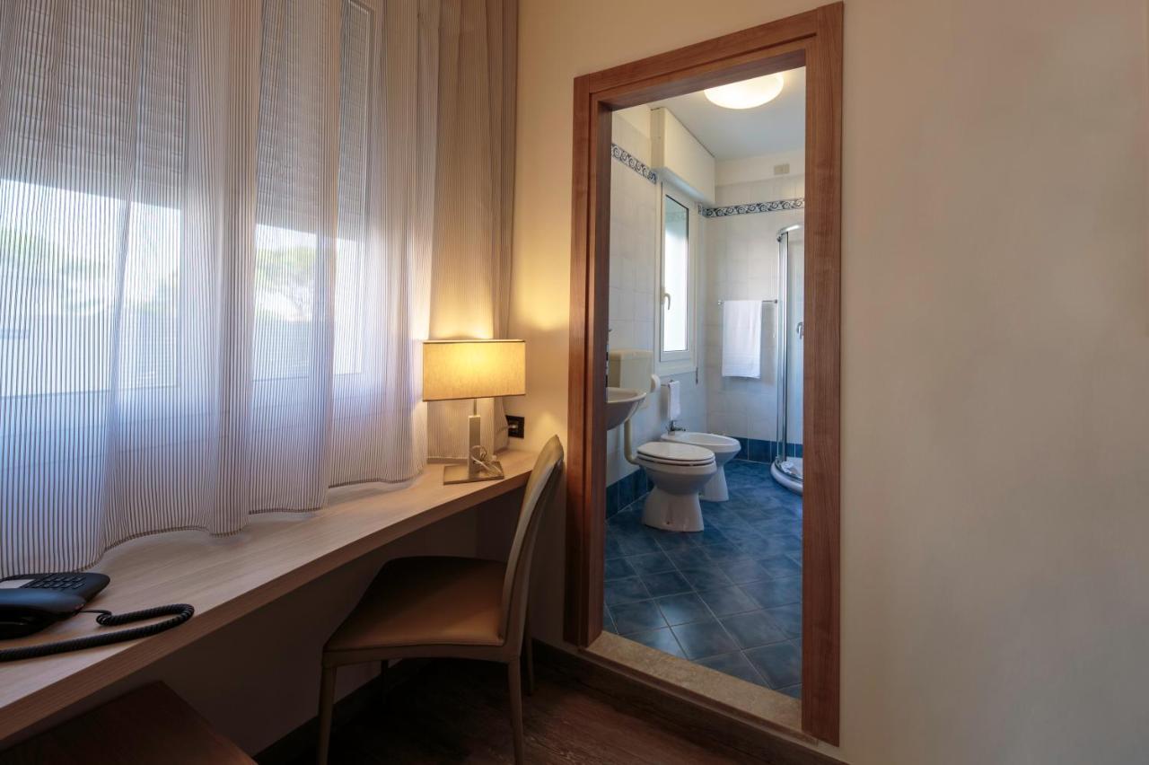 Hotel Monaco Каорле Экстерьер фото