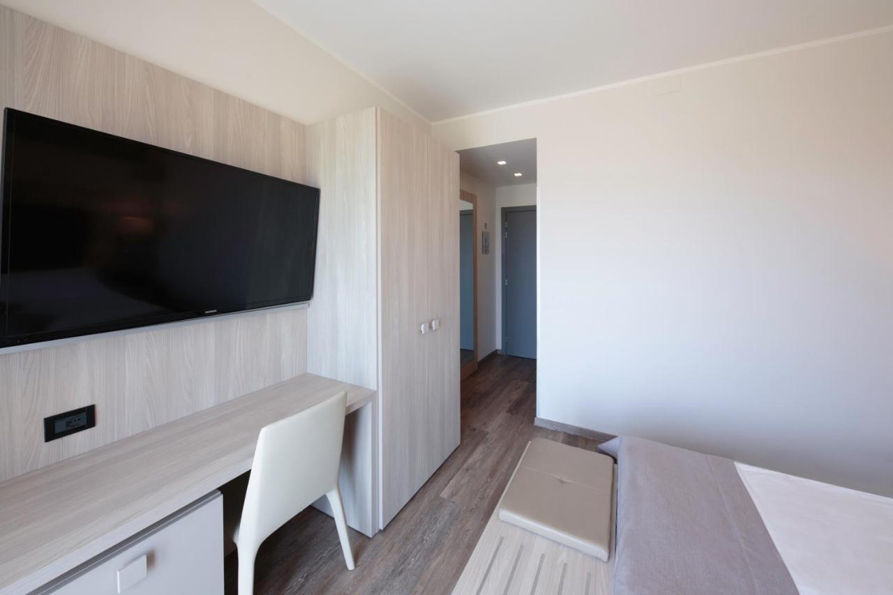 Hotel Monaco Каорле Экстерьер фото