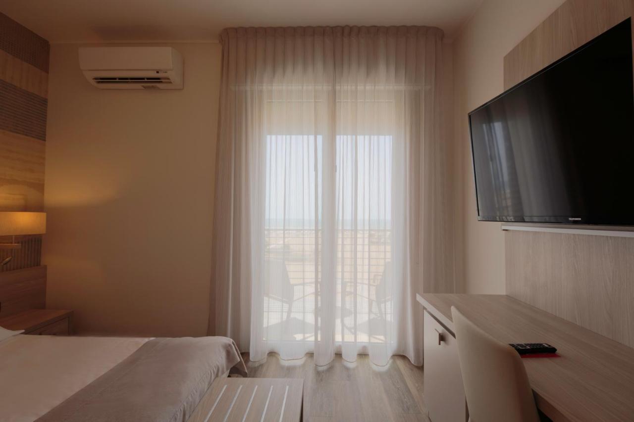 Hotel Monaco Каорле Экстерьер фото