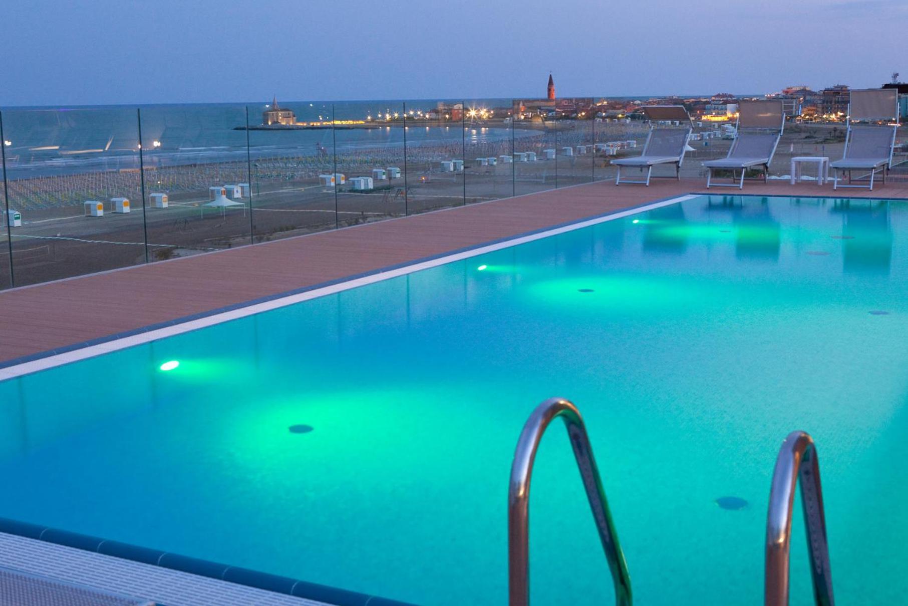 Hotel Monaco Каорле Экстерьер фото