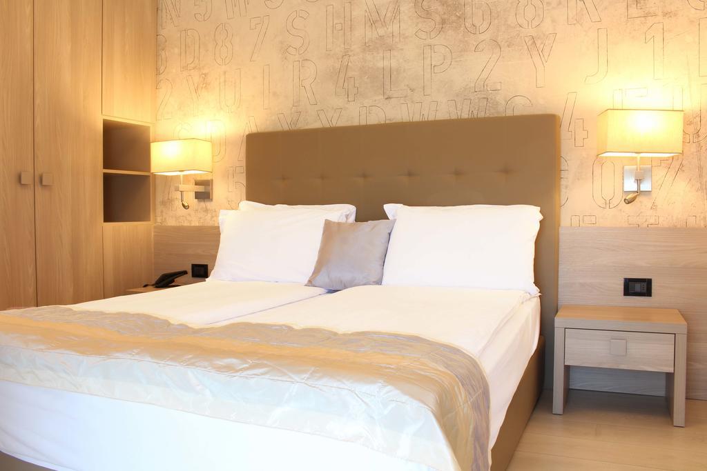 Hotel Monaco Каорле Экстерьер фото
