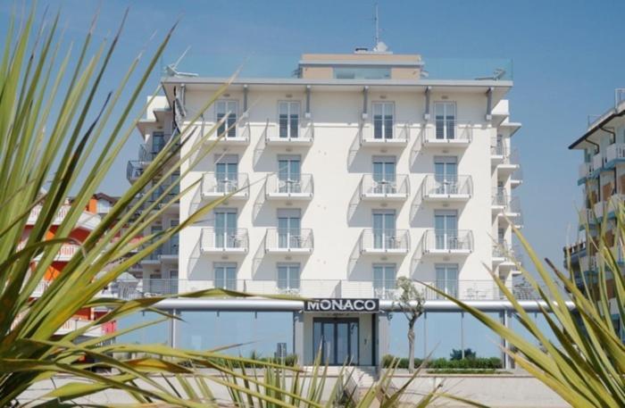 Hotel Monaco Каорле Экстерьер фото